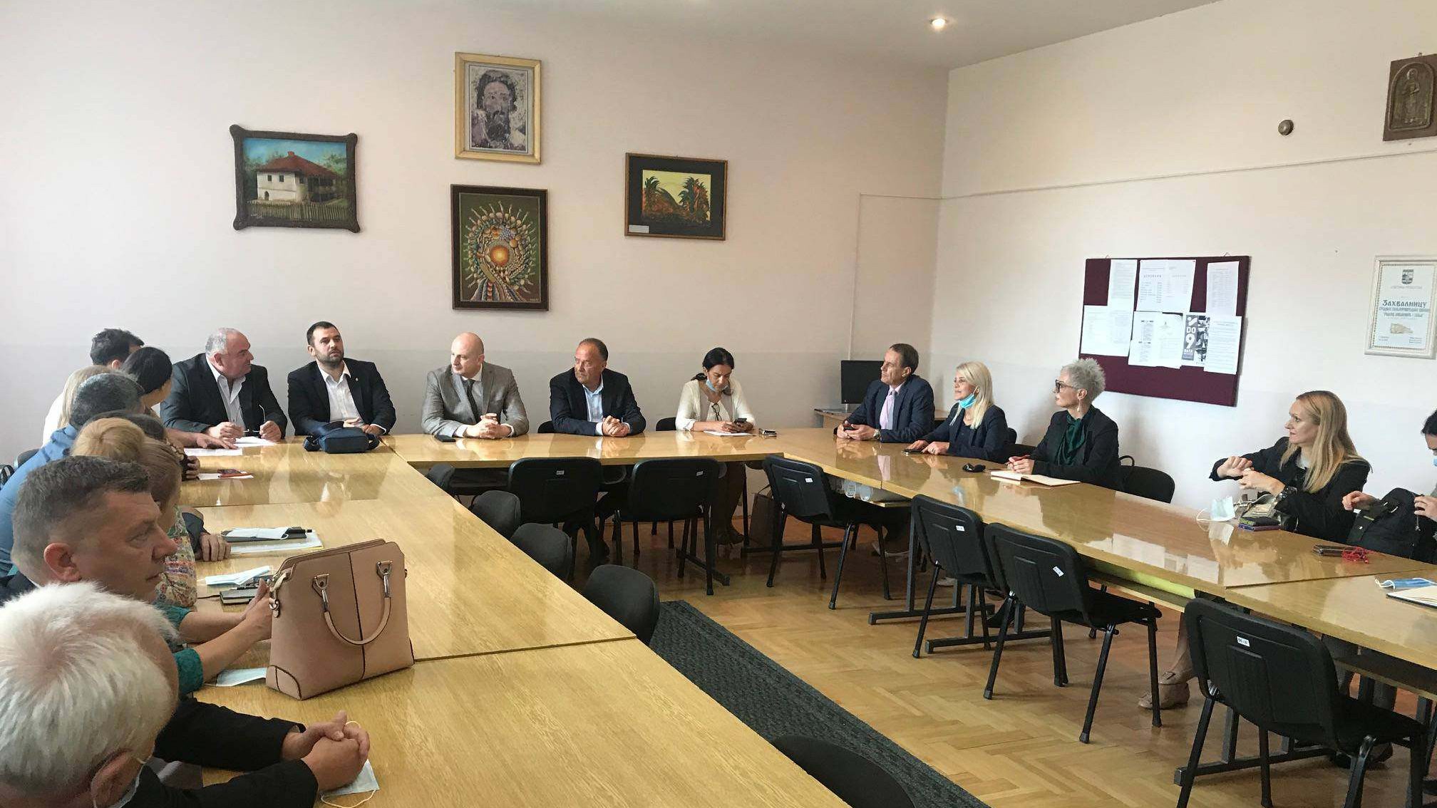 Ministar prosvete direktorima škola: Potrebna je nova tehnologija u nastavi 1