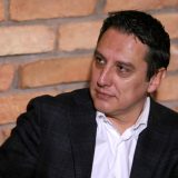 Novinari ne smeju da stave šal 13