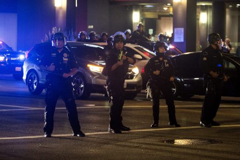Protesti Amerika Rastu tenzije u SAD, Tramp sklonjen u podzemni bunker (FOTO) 14