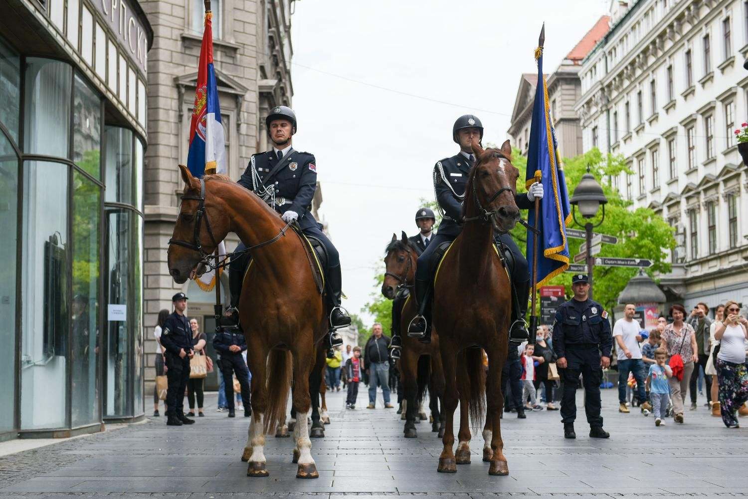 Beograd: Defile konjanika i orkestra 1