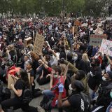 Tri policajca povređena u sukobu u Bruklinu za vreme policijskog časa 14