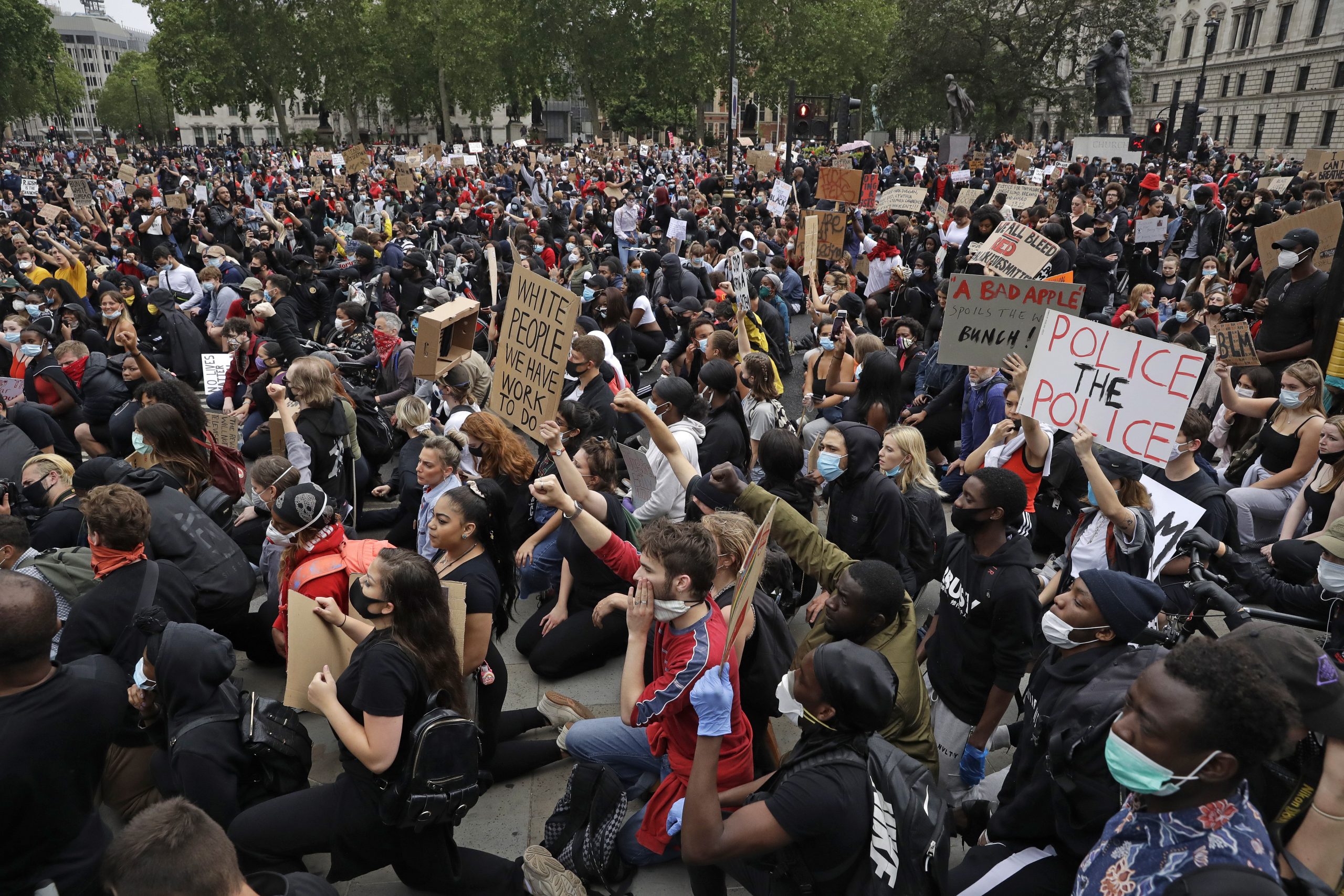 Tri policajca povređena u sukobu u Bruklinu za vreme policijskog časa 1