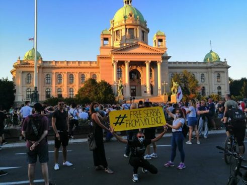 Četvrto veče protesta ponovo obeležili incidenti (FOTO, VIDEO) 25