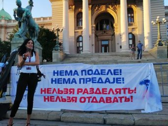 Četvrto veče protesta ponovo obeležili incidenti (FOTO, VIDEO) 26