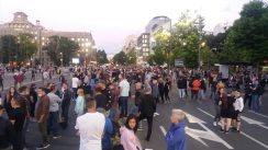 Šesti protest u Beogradu bez incidenata, uz učešće oko 1.000 ljudi (FOTO/VIDEO) 29