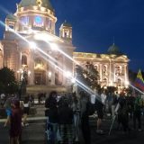 Nekoliko stotina građana pred Skupštinom na osmom protestu (FOTO) 3