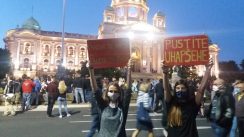 Šesti protest u Beogradu bez incidenata, uz učešće oko 1.000 ljudi (FOTO/VIDEO) 35