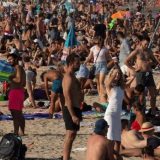 Policija blokirala pristup plažama u Barseloni zbog širenja virusa 1