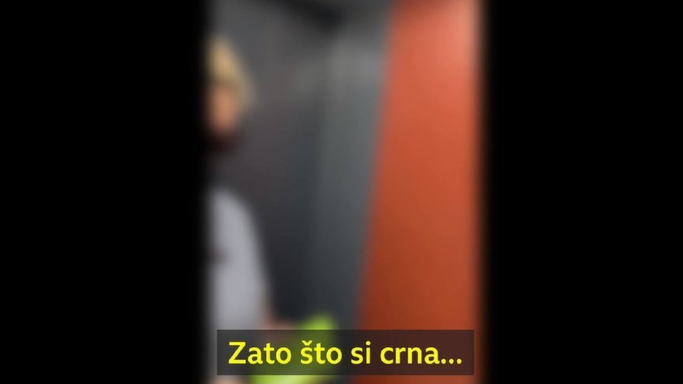 Rasistički ispad u Novom Sadu: Studentkinja medicine na meti rasističkih uvreda doktorke KC Vojvodina 1 Fotografija iz snimka koji je postao viralan