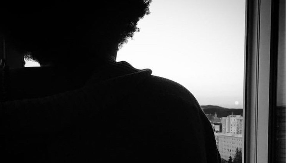 Rasistički ispad u Novom Sadu: Studentkinja medicine na meti rasističkih uvreda doktorke KC Vojvodina 2 Šeron kraj prozora