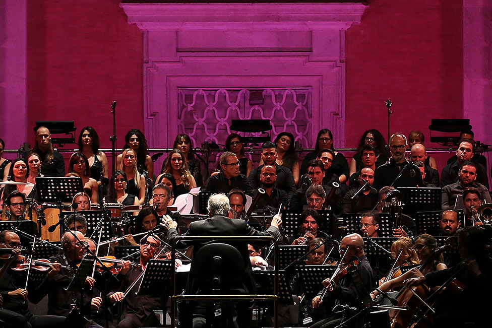 Ennio Morricone conducts the Orchestra Roma Sinfonietta in 2017
