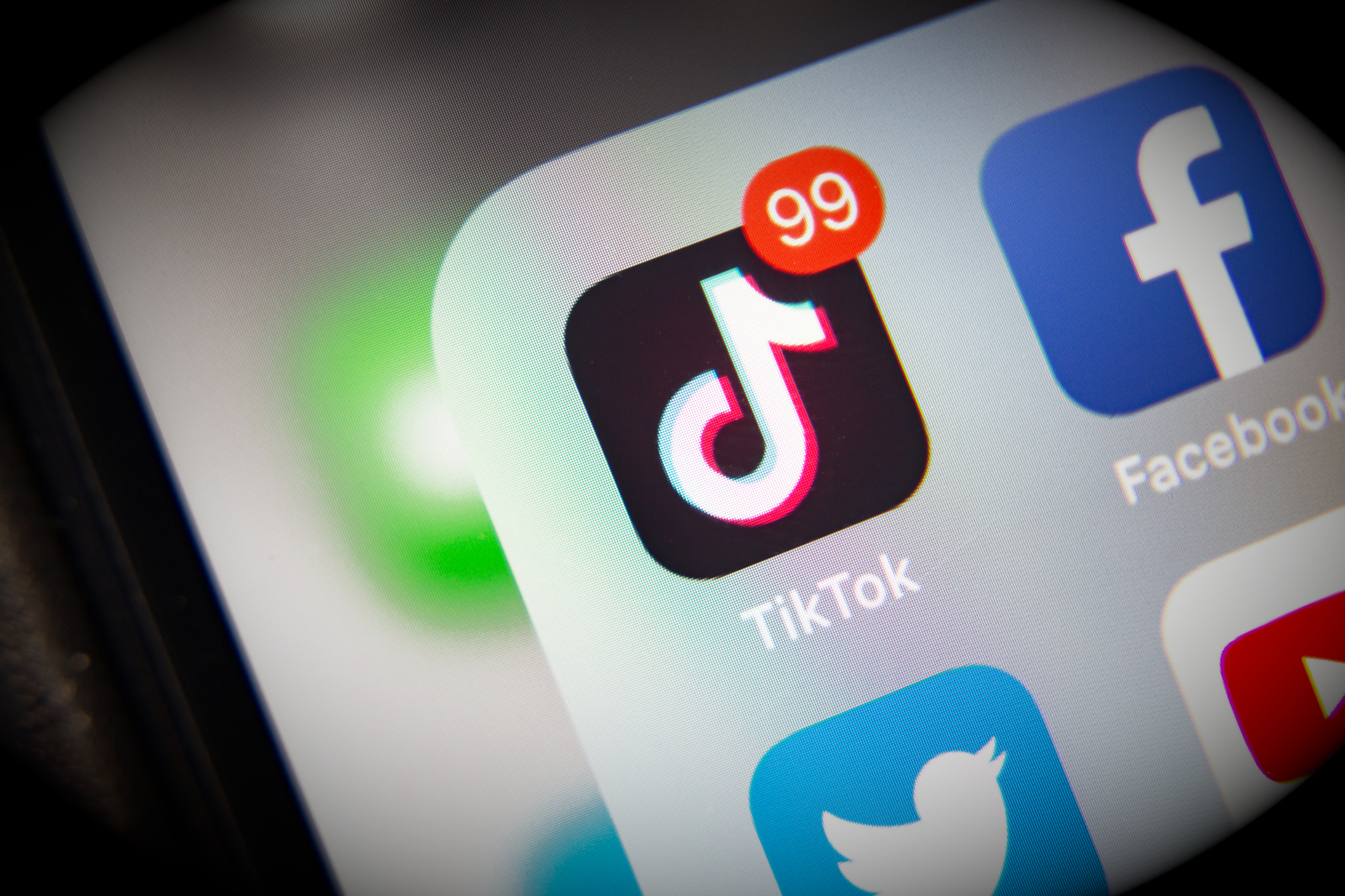 Algoritam TikTok-a preporučivao antisemitski mim sa logorom smrti 1 tiktok logo