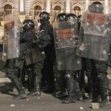 Protesti, suzavac, kamenice i konjica u Beogradu: Više od 60 povređenih - politički skup, kaže Vučić 6