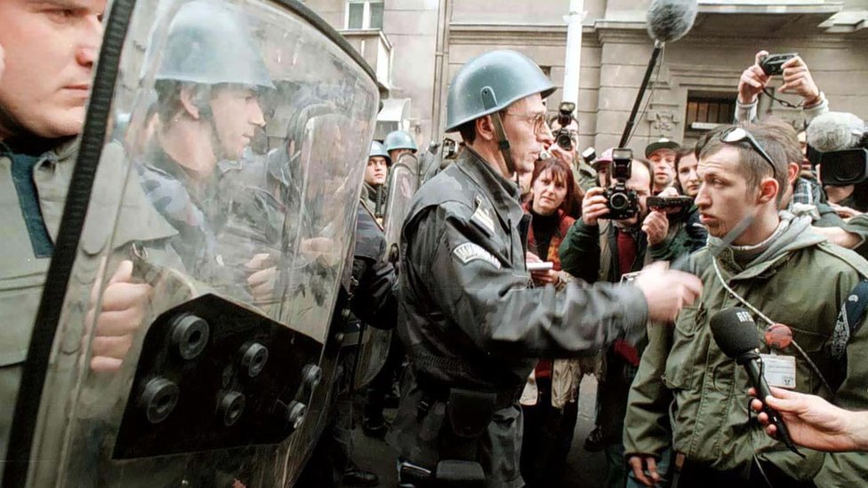 Policijski kordon tokom protesta 1996/7.