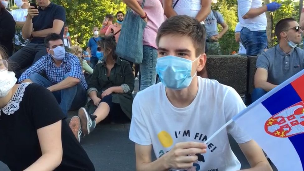 Protesti u Beogradu: „Nije ovo zbog novih mera - to je kap koja je prelila čašu, ali ne može da se živi ovako" 7 Student Lazar Simić