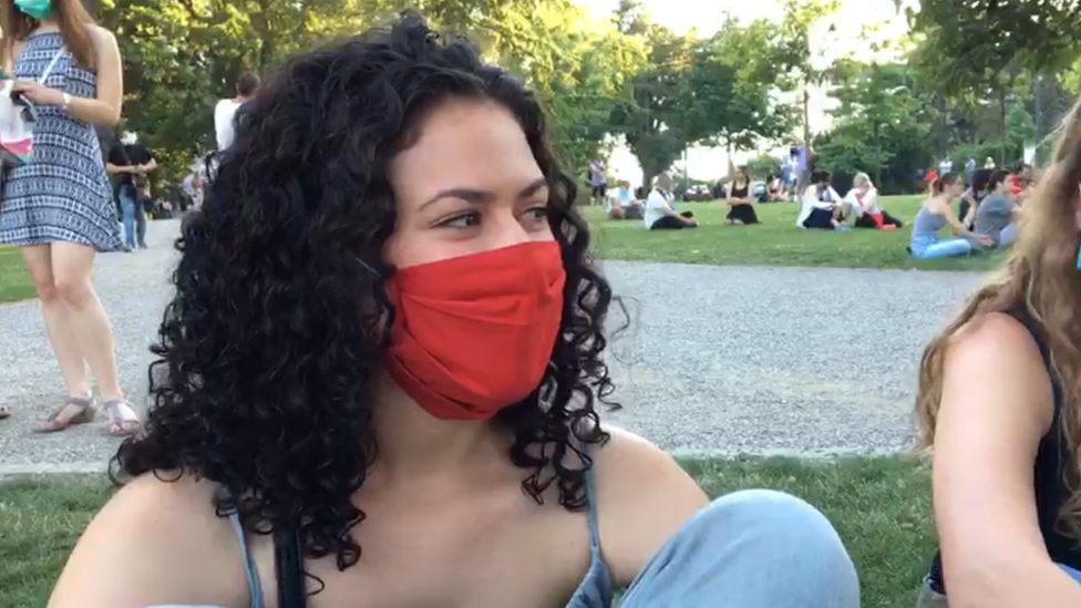 Protesti u Beogradu: „Nije ovo zbog novih mera - to je kap koja je prelila čašu, ali ne može da se živi ovako" 4 Studentkinja