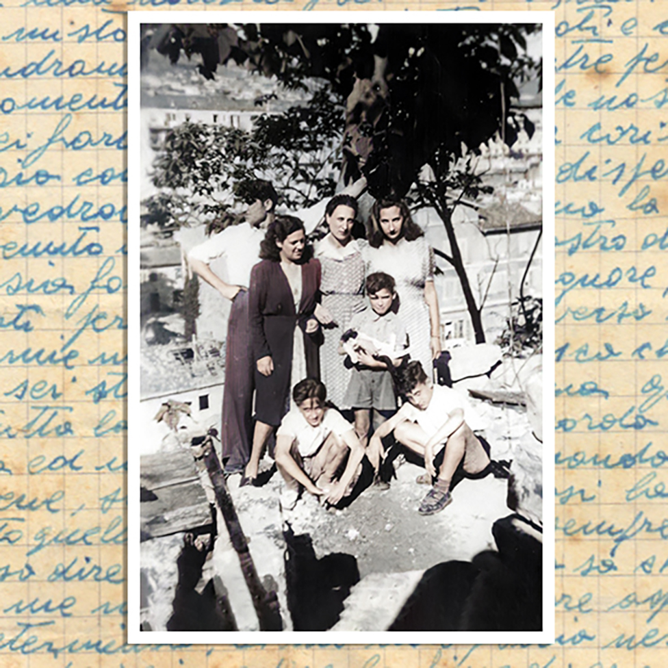 Stolar Bruno i njegova žena, Tina (levo), sa Anom (u sredini) - Brunov i Tinin sin, Vitorino, drži mačku