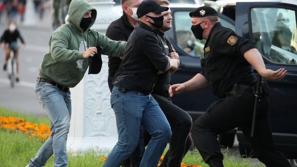 Policija hapsi demonstrante u Minsku, prestonici Belorusije