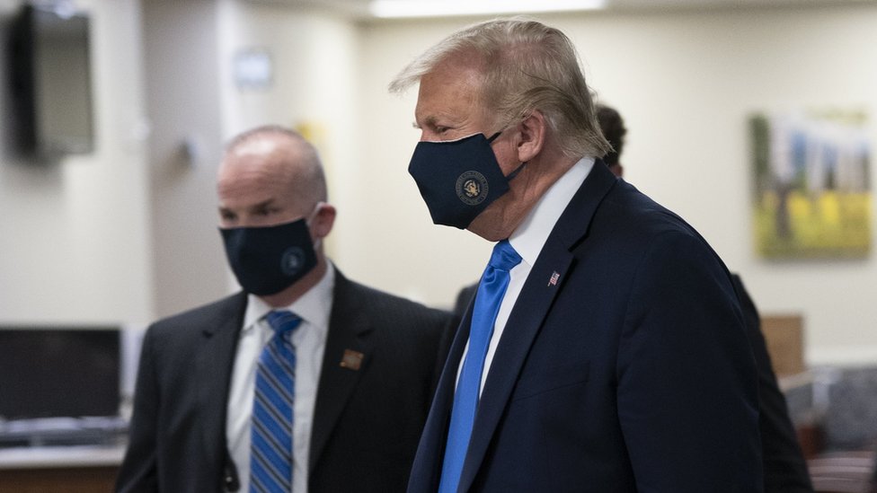 Korona virus: U Srbiji još 392 zaraženih, Ujedinjene nacije apeluju na prikupljanje pomoći 1 Donald Trump wearing a face mask