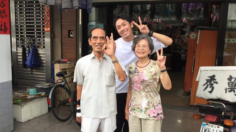 Chang Wan-ji, Reef Chang and Hsiu Sho-er outside their laundry shop