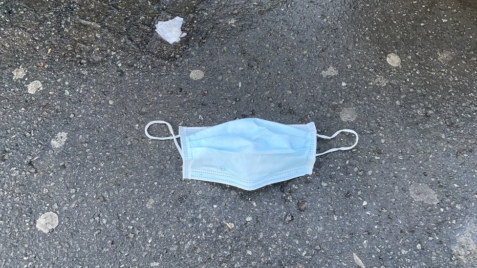 Korona virus: U Srbiji preminulo još 10 ljudi, u Indiji 49.000 novozaraženih u jednom danu 1 BBC maska ilustracija korona