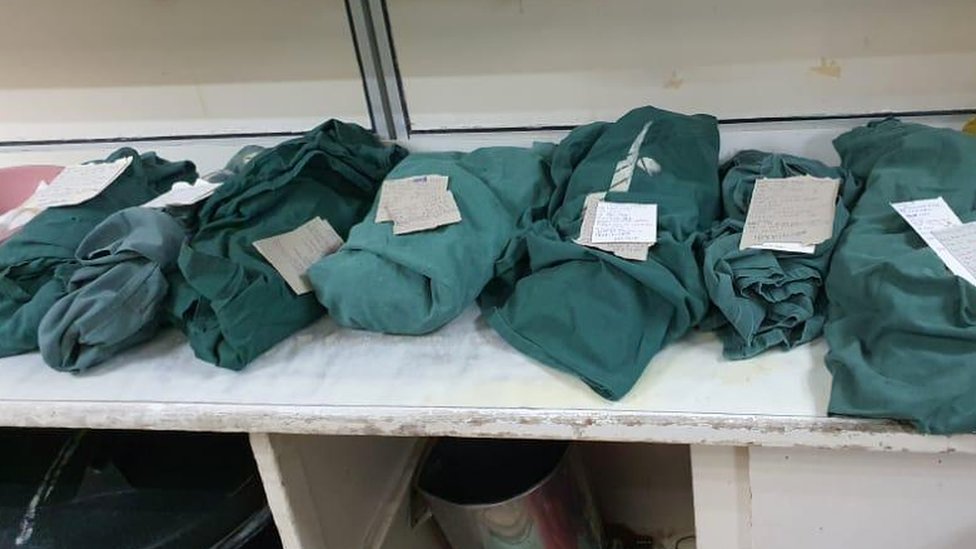 Korona virus, Afrika i medicinski radnici: Sedam mrtvorođenih beba za jednu noć u bolnici u Zimbabveu 2 The bodies of the stillborn babies at Harare Hospital on Monday 27 July were wrapped up in green cloth