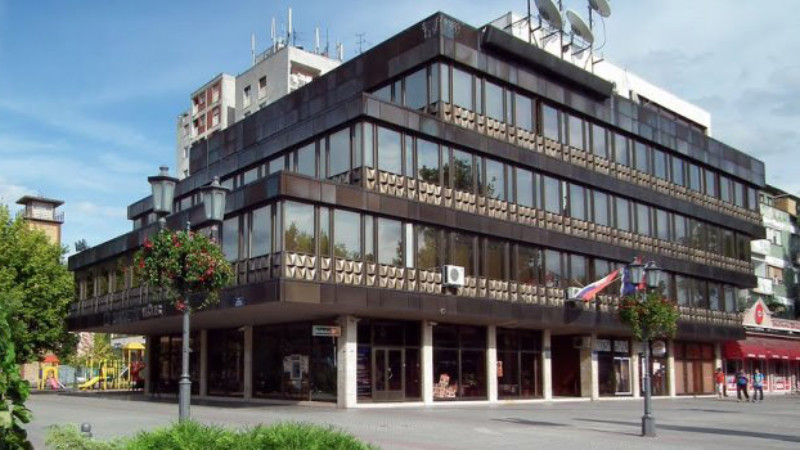 Privatne firme poklanjaju automobile organima koji odlučuju o njihovom poslovanju 1