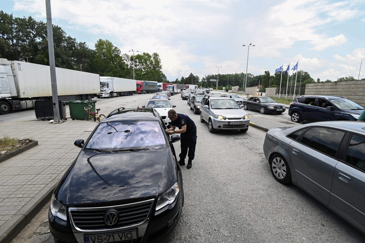 U Grčku ušlo 105 automobila sa turistima iz Srbije 1