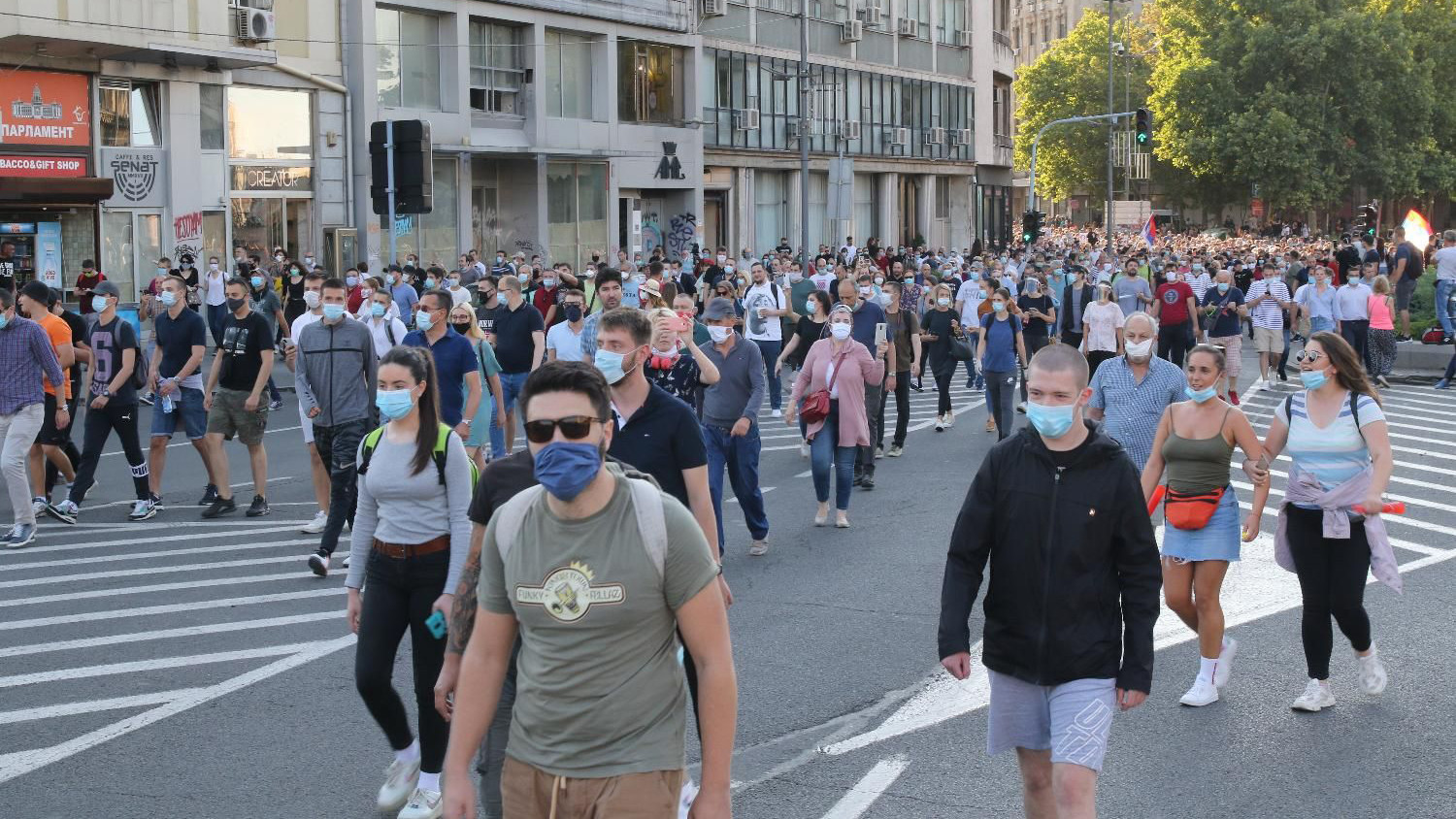 Privreda u sendviču nereda i epidemije 1