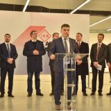 Na suncu satima čekale da potpišu svoj otkaz 8