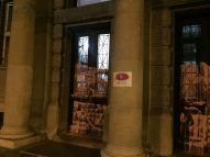 Studenti ofarbali glavna vrata Filološkog fakulteta u pink (FOTO) 5