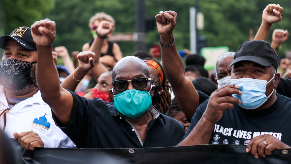 Tramp preti policijom 1