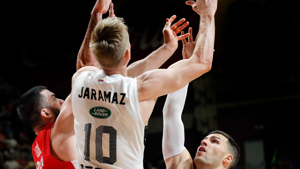 Zvezda kolo vodi, Partizan i Budućnost prate 1
