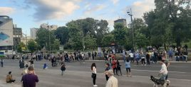 Šesti protest u Beogradu bez incidenata, uz učešće oko 1.000 ljudi (FOTO/VIDEO) 23