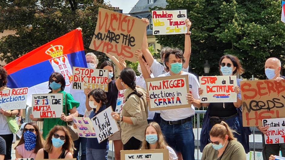 Protest "Ćale ovo je za tebe – podrška srpskom narodu protiv diktature" održan u Luksemburgu 1