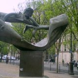 Pariz: Pesnik sa đonovima od vetra 8