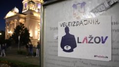 Policija potisnula demonstrante od Skupštine, ima povređenih na obe strane (FOTO/VIDEO) 13