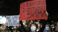 Policija potisnula demonstrante od Skupštine, ima povređenih na obe strane (FOTO/VIDEO) 12