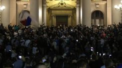 Policija potisnula demonstrante od Skupštine, ima povređenih na obe strane (FOTO/VIDEO) 20