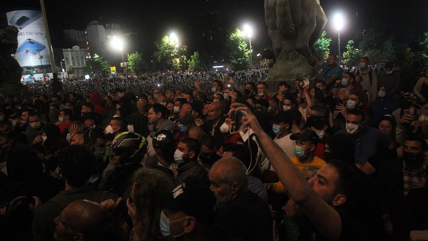 AFP: Protesti u Srbiji posle predsednikove najave policijskog časa 1