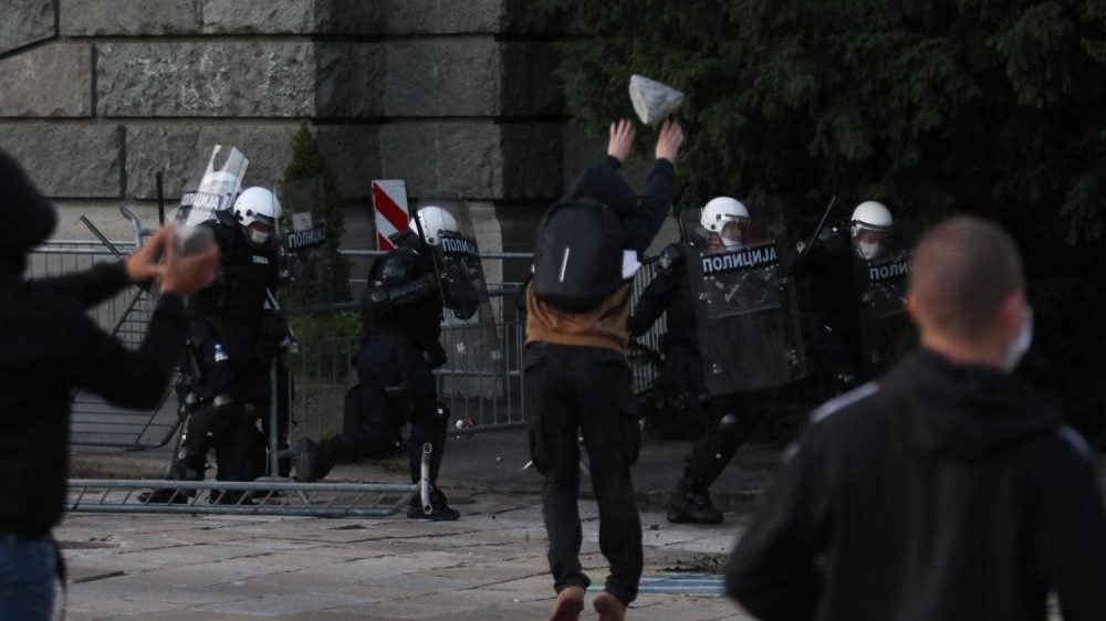 Brnabić: Šačica policije branila osnovne demokratske institucije u Srbiji 1
