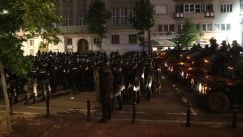 Policija rasterala demonstrante suzavcima i oklopnim vozilima iz centra Beograda (VIDEO, FOTO) 38