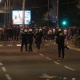 Tokom sinoćnjeg protesta povređeno 19 policajaca i 17 demonstranata 4