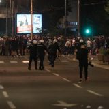 Tokom sinoćnjeg protesta povređeno 19 policajaca i 17 demonstranata 5