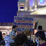 Treće veče protesta prošlo bez većih incidenata (FOTO, VIDEO) 7