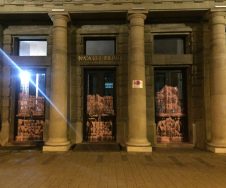 Studenti ofarbali glavna vrata Filološkog fakulteta u pink (FOTO) 6