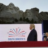 Brojne proslave Dana nezavisnosti SAD otkazane zbog virusa, Tramp najavio vatromet u Vašingtonu (FOTO) 14