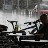 Nevreme iz Slavonije stiglo do Bačke, u Subotici obilna kiša, oborena stabla u Mišićevu i Bajmoku 1