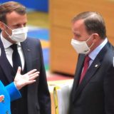 Francuski mediji: Makron na samitu u Briselu udario pesnicom o sto 10