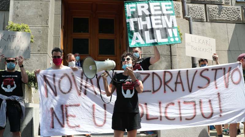 Aktivisti ZA Krov nad glavom predali Vladi zahteve: Traži se oslobađanje svih pritvorenih (VIDEO) 1